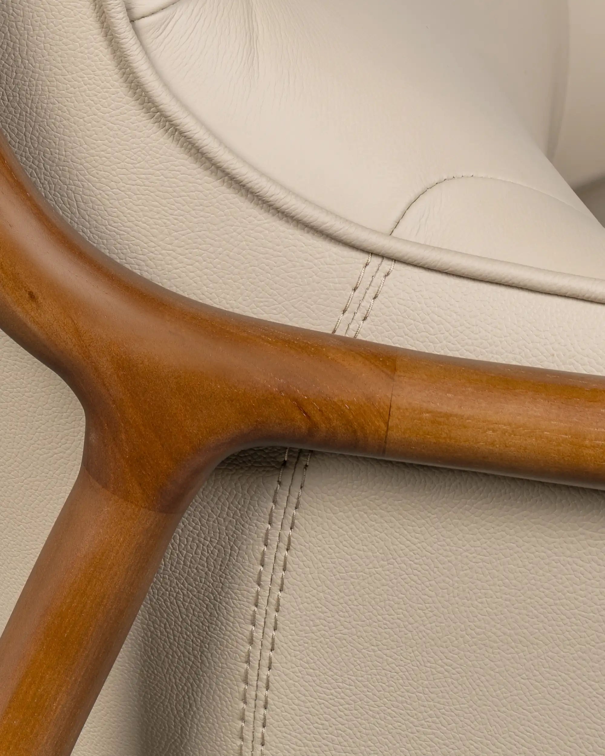 Windsor Creamy Leather Lounge Chair